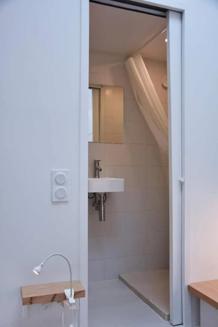 Coeur De Paris Notre Dame Nid Tout Equipe Type Cabine Salle De Bains Calme Lumineux Propre 0*,