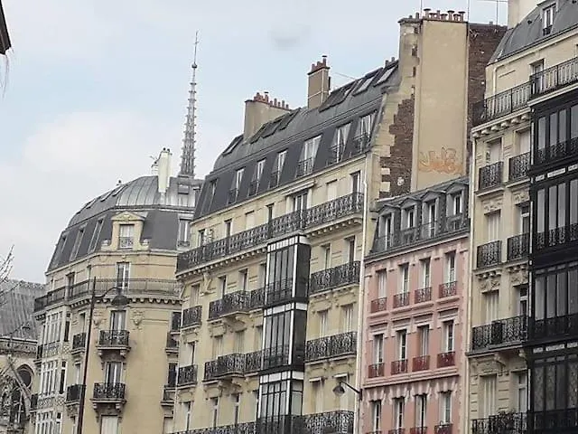 Coeur De Paris Notre Dame Nid Tout Equipe Type Cabine Salle De Bains Calme Lumineux Propre